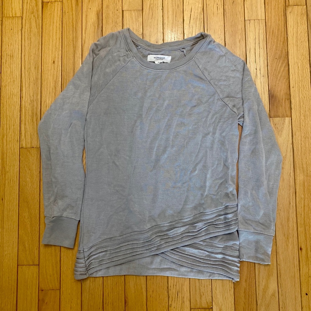 Gray long sleeve sweater top